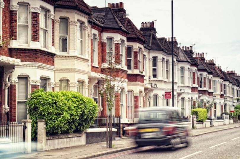 ثلاثة أسباب وراء تراجع أسعار المنازل بالعاصمة البريطانية، وإلى متى قد تستمر